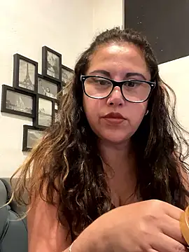 MirandaLatinaLovely online show from November 2025 03:32:02 AM