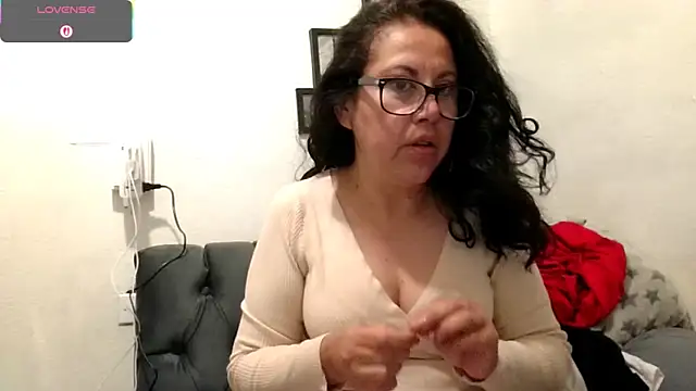 MirandaLatinaLovely online show from October 2025 03:57:02 PM