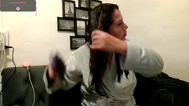 MirandaLatinaLovely online show from November 2025 05:25:02 PM