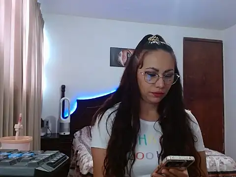 AloLovely  online show from April 2026 07:27:01 PM