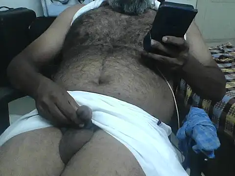 awesomeroc123 online show from February 2026 05:01:02 PM