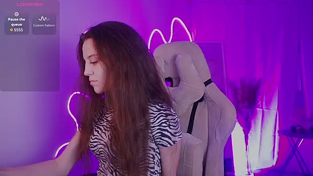 MilaStoyne online show from November 2025 06:28:01 AM