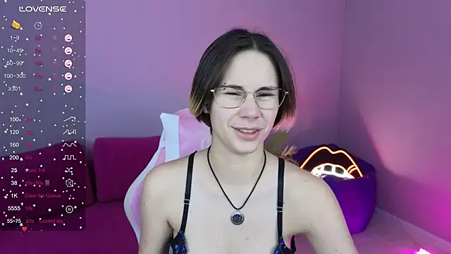 Snapshot of BettyCarter07 chatting on November 2025 01:21:02 AM BettyCarter07 online show from November 2025 01:21:02 AM