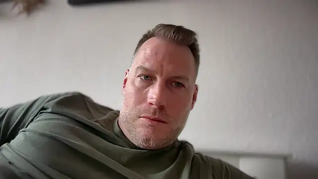 Christian87xxx online show from March 2026 02:18:01 PM