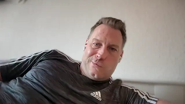 Christian87xxx online show from March 2026 04:19:01 PM