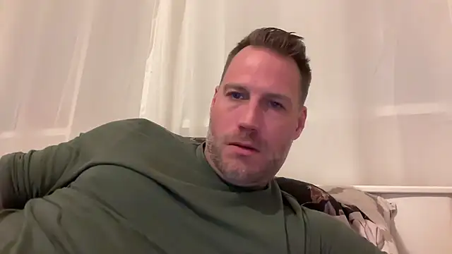 Snapshot of Christian87xxx chatting on November 2025 08:45:02 PM Christian87xxx online show from November 2025 08:45:02 PM