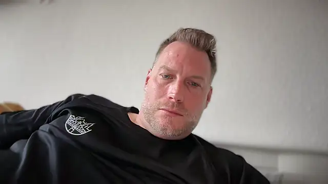 Christian87xxx online show from April 2026 04:31:01 PM