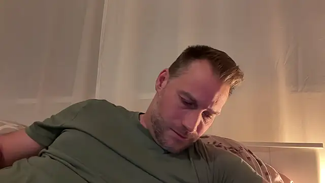 Snapshot of Christian87xxx chatting on November 2025 05:35:02 PM Christian87xxx online show from November 2025 05:35:02 PM