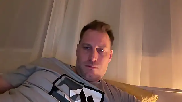 Snapshot of Christian87xxx chatting on December 2025 11:44:02 PM Christian87xxx online show from December 2025 11:44:02 PM