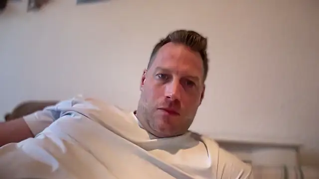 Christian87xxx online show from April 2026 05:18:01 PM