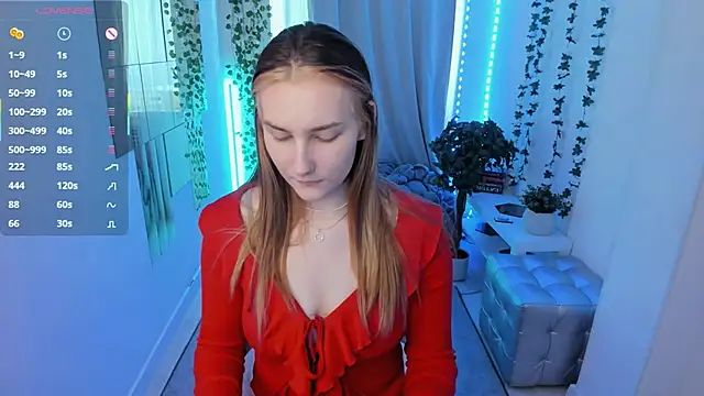 Snapshot of MaryWaddell chatting on June 2026 03:33:02 PM MaryWaddell online show from June 2026 03:33:02 PM