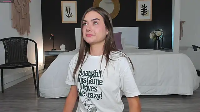 AlannaRussell  online show from November 2025 07:25:01 PM