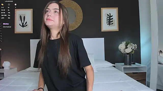 AlannaRussell  online show from November 2025 08:02:01 PM