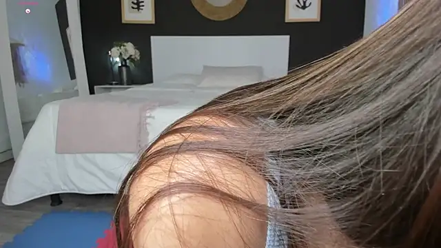 AlannaRussell  online show from January 2026 08:26:01 PM