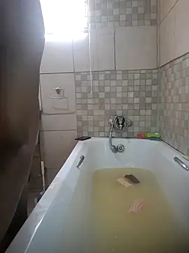 Snapshot of Mad1a chatting on November 2025 11:04:01 AM Mad1a online show from November 2025 11:04:01 AM