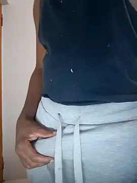 Snapshot of Mad1a chatting on October 2025 06:42:01 PM Mad1a online show from October 2025 06:42:01 PM