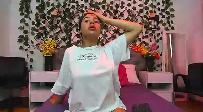 Snapshot of tamararose1 chatting on February 2025 02:48:01 PM tamararose1 online show from February 2025 02:48:01 PM
