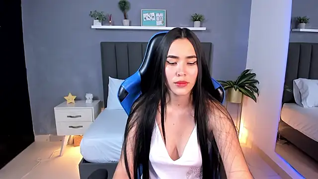 alessia leroy online show from February 2025 08:20:02 PM