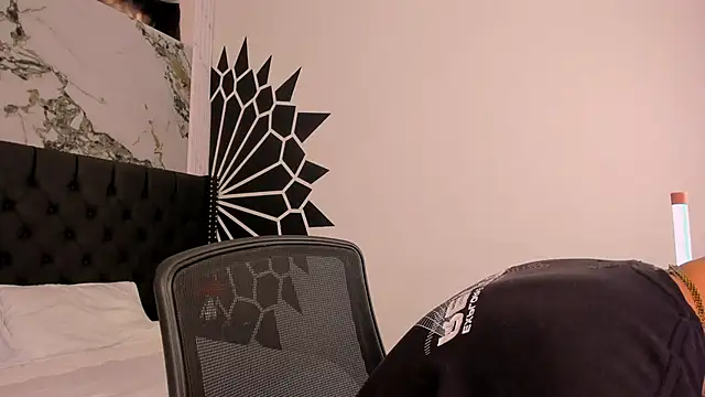 marcuscollins1  online show from April 2026 01:39:01 PM