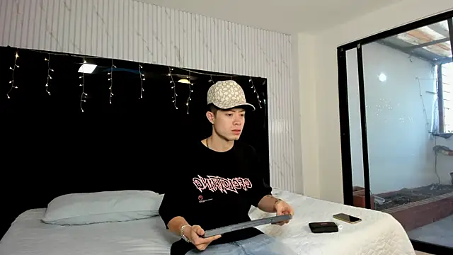 marcuscollins1  online show from February 2026 12:23:02 PM