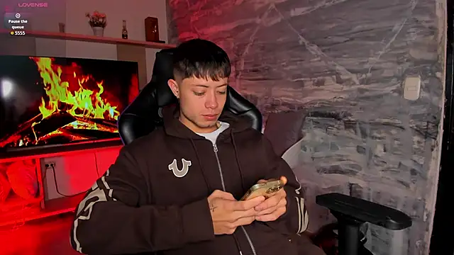 marcuscollins1  online show from February 2026 12:27:01 PM