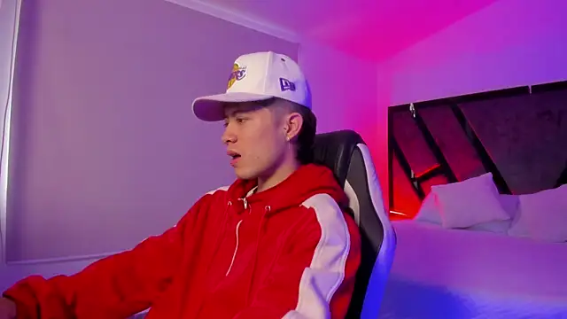 marcuscollins1  online show from November 2025 01:34:01 PM