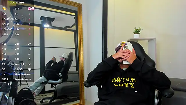 marcuscollins1  online show from November 2025 03:27:01 PM