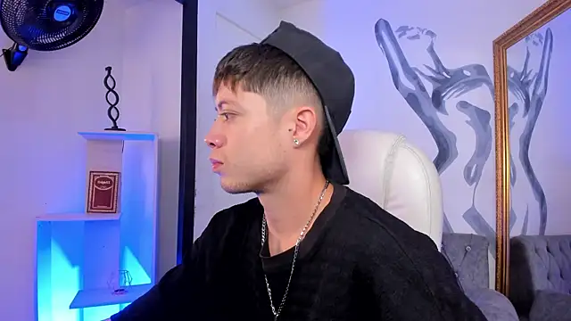 Snapshot of marcuscollins1_ chatting on June 2026 02:01:02 PM marcuscollins1 online show from June 2026 02:01:02 PM