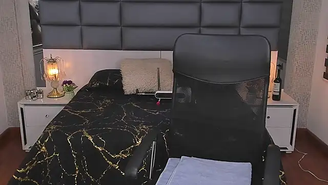 Nohemi louse online show from January 2026 07:06:02 PM