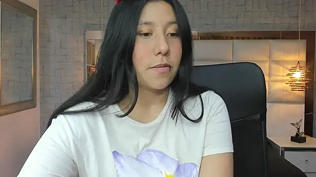 Nohemi louse online show from October 2025 06:53:02 PM