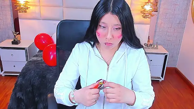 Nohemi louse online show from February 2026 07:14:02 PM