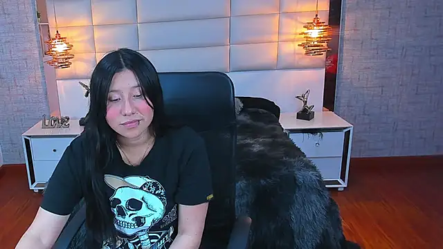 Nohemi louse online show from January 2026 07:40:01 PM