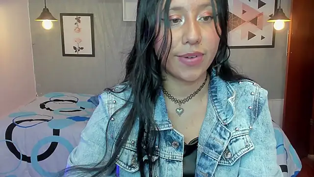 Nohemi louse online show from February 2025 07:47:02 PM