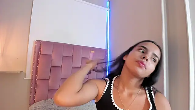 Roxy Stonee online show from March 2026 07:30:02 PM