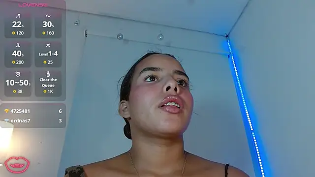 Roxy Stonee online show from October 2025 07:37:01 PM