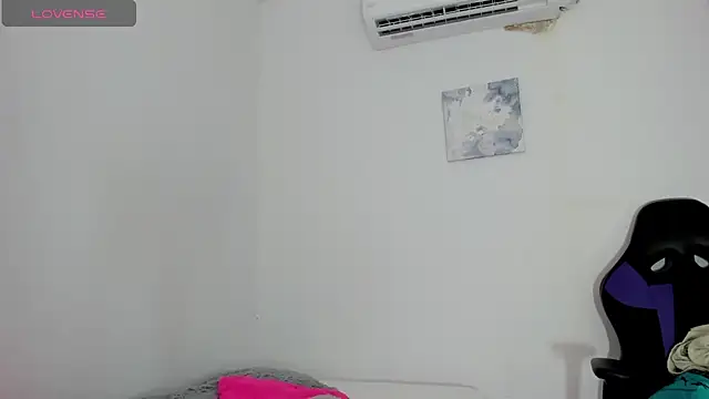 Snapshot of Roxy_Stonee chatting on February 2026 07:33:02 PM Roxy Stonee online show from February 2026 07:33:02 PM