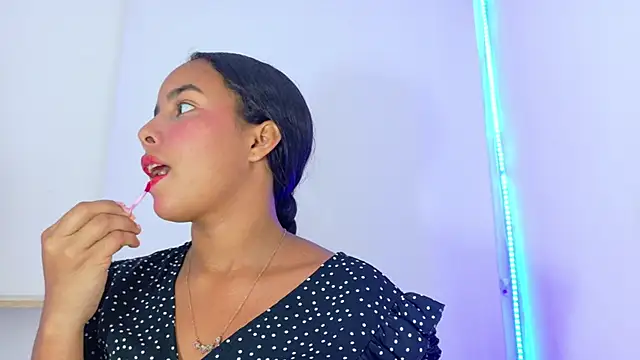 Roxy Stonee online show from October 2025 07:23:01 PM