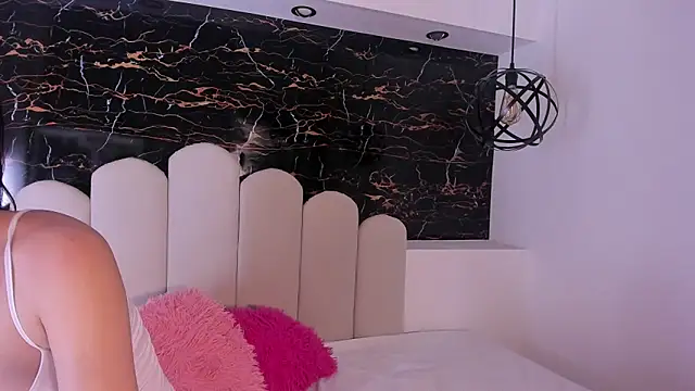 Annyrosee online show from December 2025 08:30:02 PM