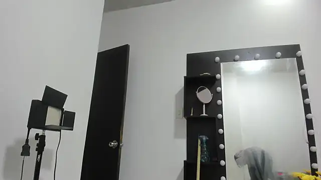Annyrosee online show from March 2025 02:40:01 AM