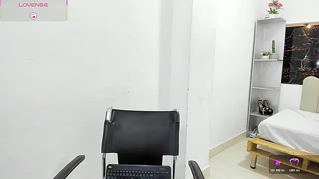 Annyrosee online show from October 2025 08:10:01 PM