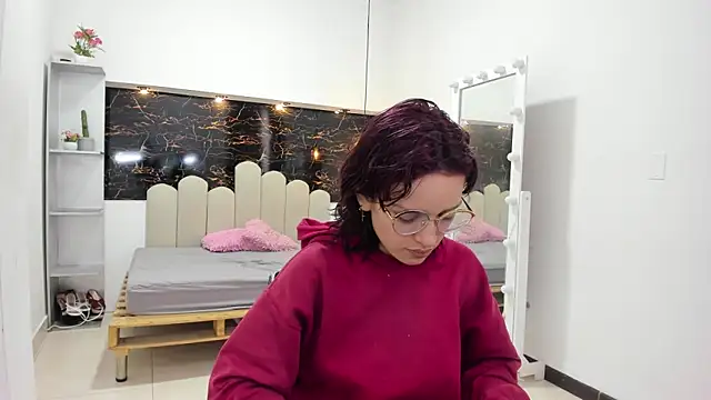 Annyrosee online show from October 2025 08:22:02 PM