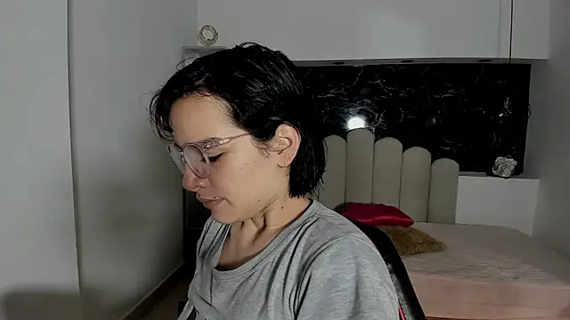 Annyrosee online show from February 2026 12:28:01 PM