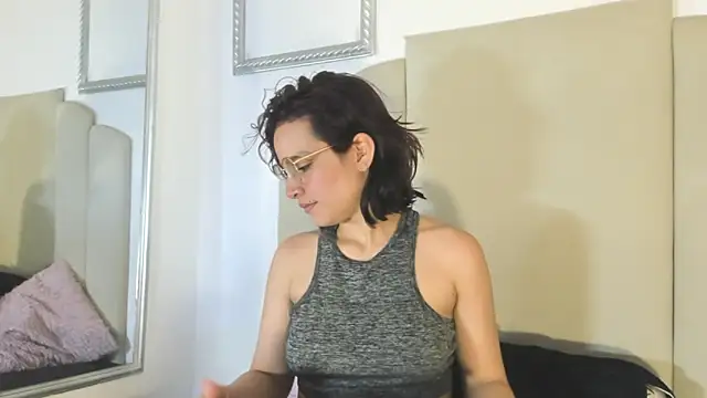 Annyrosee online show from October 2025 01:33:02 PM