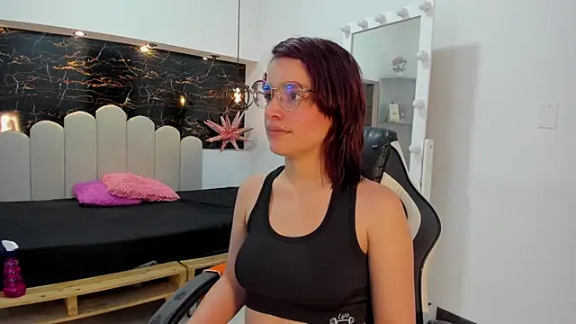 Annyrosee online show from November 2025 08:20:02 PM