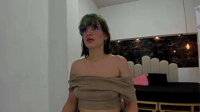 Annyrosee online show from September 2025 08:05:01 PM