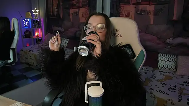kaisajenner online show from February 2025 04:44:01 PM