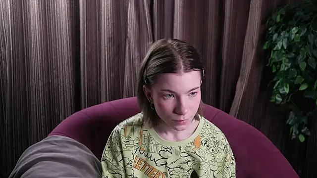 Snapshot of FeliceDendy chatting on February 2025 10:32:02 AM FeliceDendy online show from February 2025 10:32:02 AM