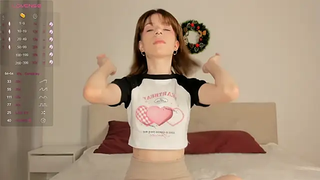 Snapshot of FeliceDendy chatting on March 2025 04:02:02 AM FeliceDendy online show from March 2025 04:02:02 AM