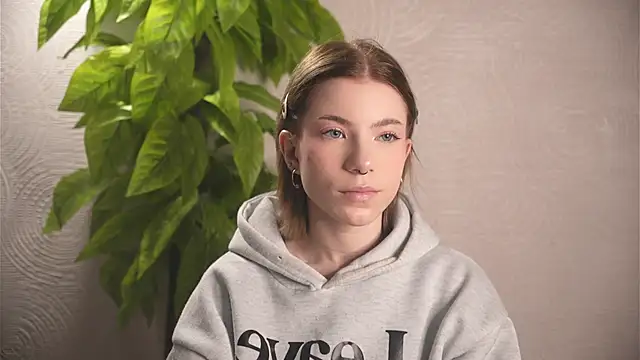 Snapshot of FeliceDendy chatting on February 2025 03:54:01 AM FeliceDendy online show from February 2025 03:54:01 AM