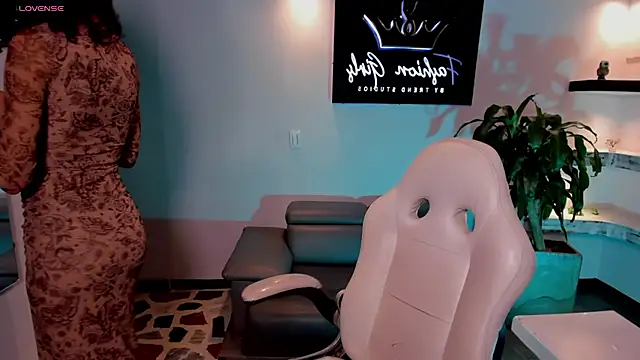 allicemackenzie online show from October 2025 04:58:02 AM